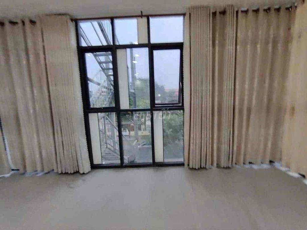 Toà nhà mặt tiền kinh doanh 5 tầng có thang Máy , Phú Mỹ gần KCN