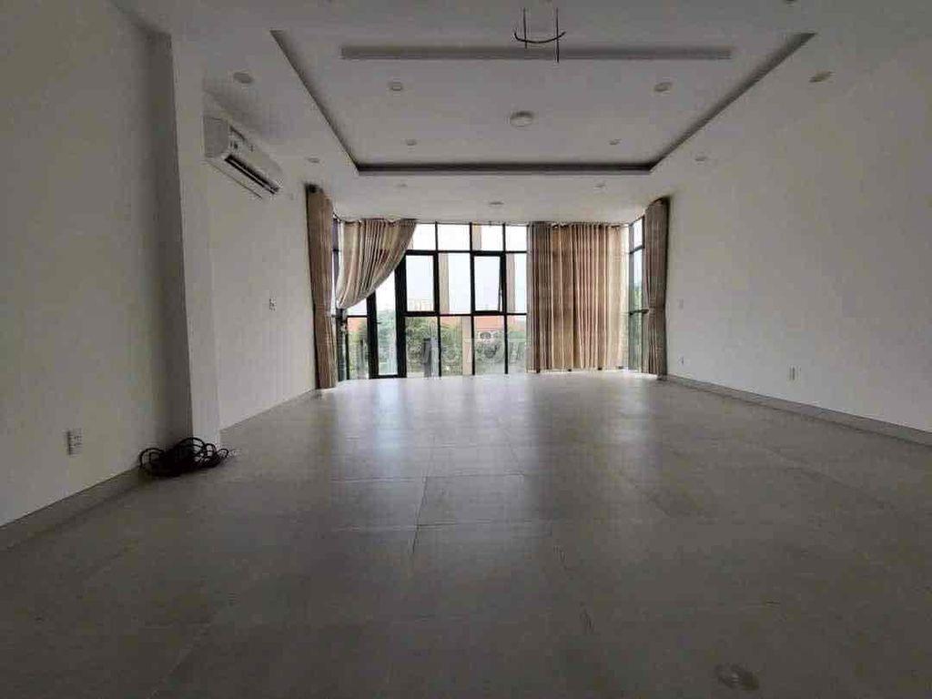 Toà nhà mặt tiền kinh doanh 5 tầng có thang Máy , Phú Mỹ gần KCN