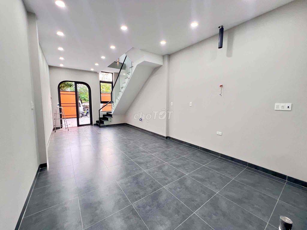 CẦN BÁN NHÀ Ở VỪA HOÀN THIỆN
