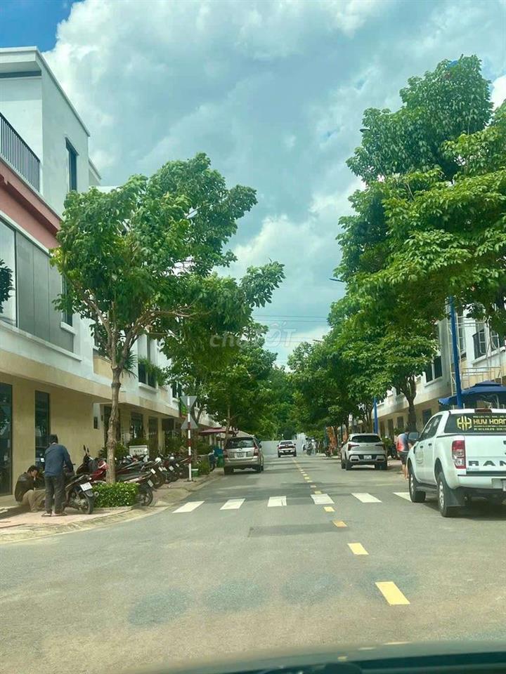 Cần tiền bán gấp nhà mới xây chưa hoàn thiện