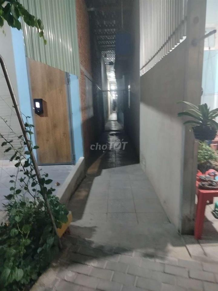một nhà ở một kyot 6 phồng trọ mặt tiền đường nhựa có vỉa hè