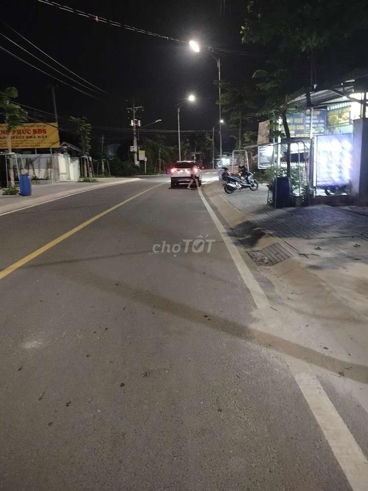 một nhà ở một kyot 6 phồng trọ mặt tiền đường nhựa có vỉa hè