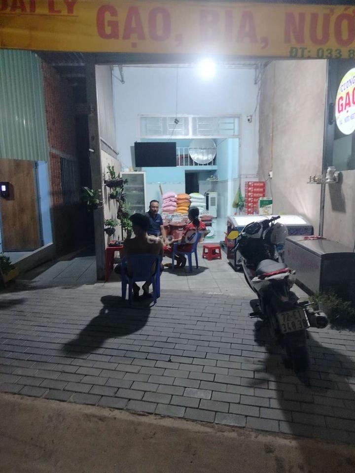 một nhà ở một kyot 6 phồng trọ mặt tiền đường nhựa có vỉa hè