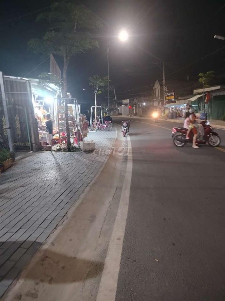 một nhà ở một kyot 6 phồng trọ mặt tiền đường nhựa có vỉa hè