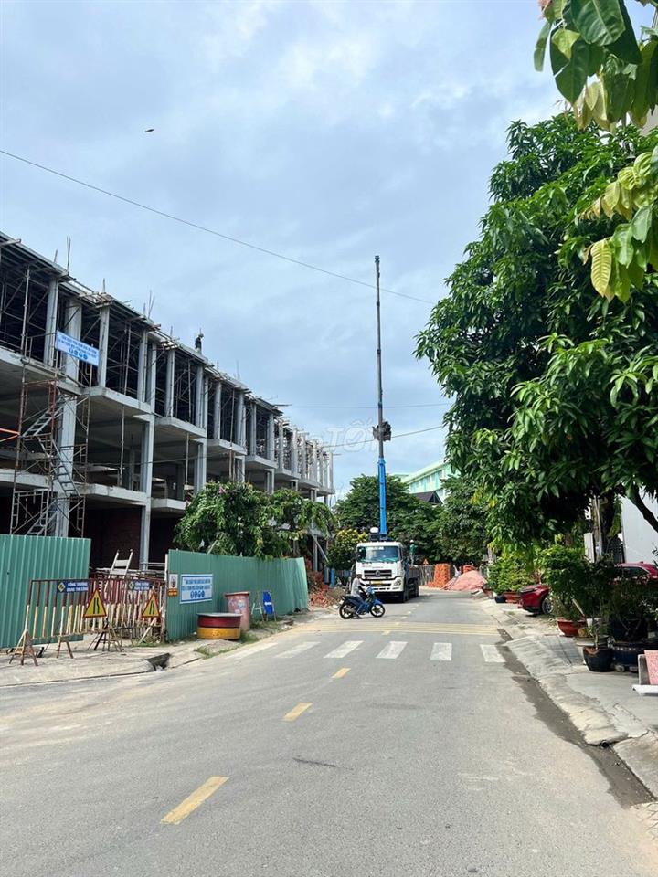 NHÀ PHỐ XÂY DỰNG SẴN 1 TRỆT 2 LẦU DIỆN TÍCH 118M2, VỊ TRÍ KDC AN NINH