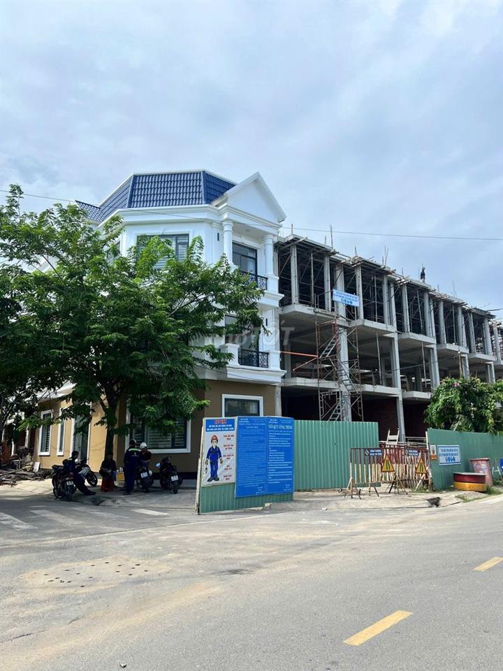NHÀ PHỐ XÂY DỰNG SẴN 1 TRỆT 2 LẦU DIỆN TÍCH 118M2, VỊ TRÍ KDC AN NINH
