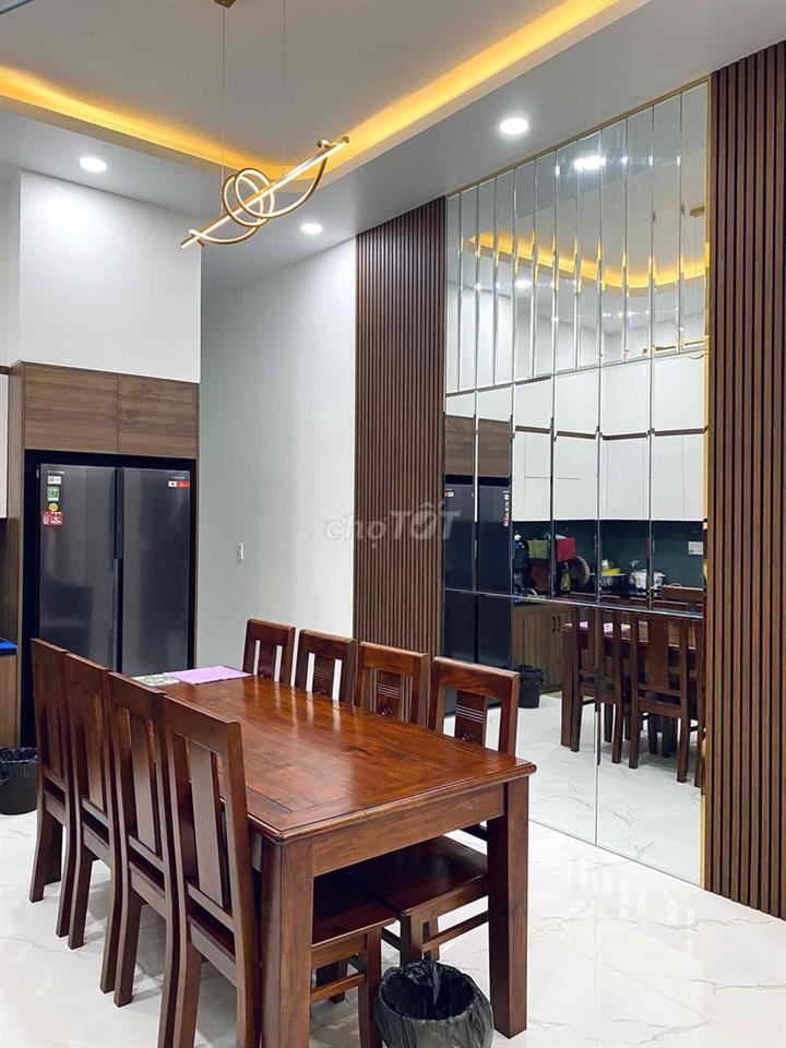 NHÀ PHỐ 3 TẦNG FULL NỘI THẤT MẶT TIỀN KINH DOANH !