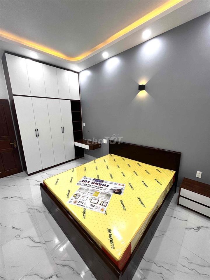 NHÀ PHỐ 3 TẦNG FULL NỘI THẤT MẶT TIỀN KINH DOANH !