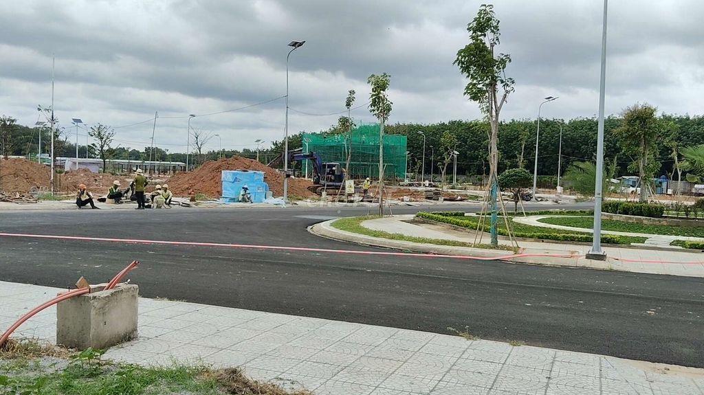 Nhà 1trệt 2 lầu,ngay kcn VSIP, thanh toán chỉ 680tr, sổ riêng