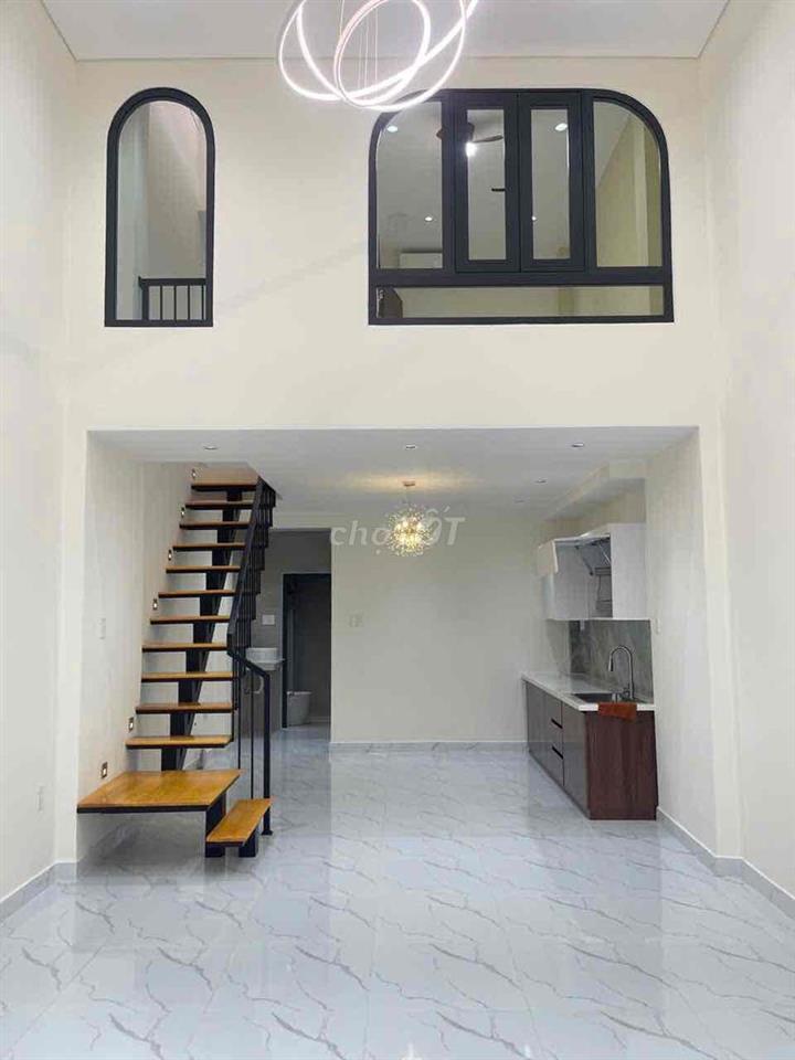 Nhà 1 lầu + 3 phòng ngủ ( trên 2 dưới 1 ) , sân ô tô