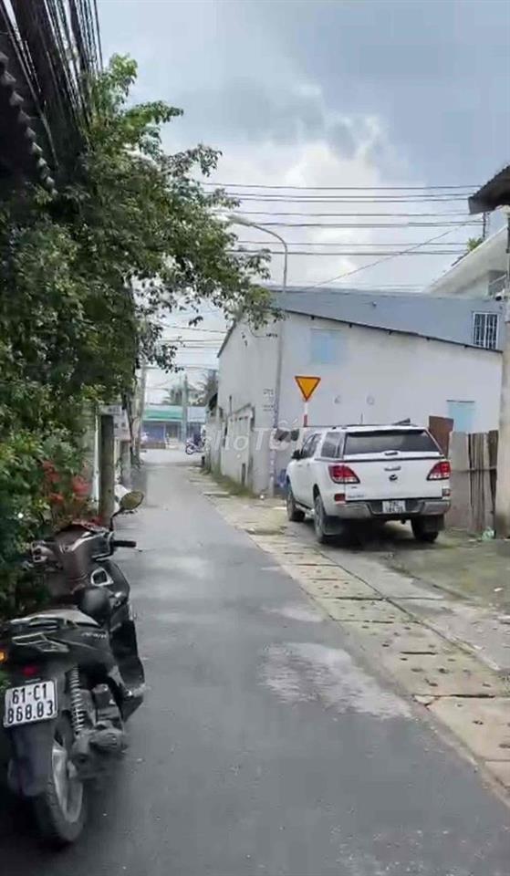 Nhà 2 lầu. ngay trạm thu phí lái thiêu . hẻm xe tải