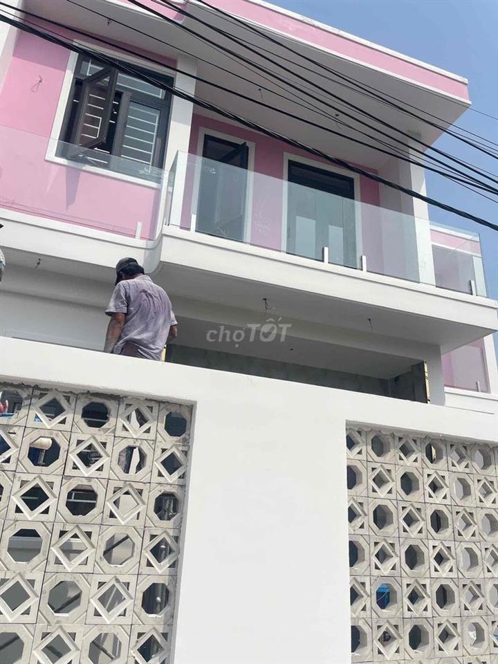 Nhà lầu gần cầu phú Long . có hoàn công