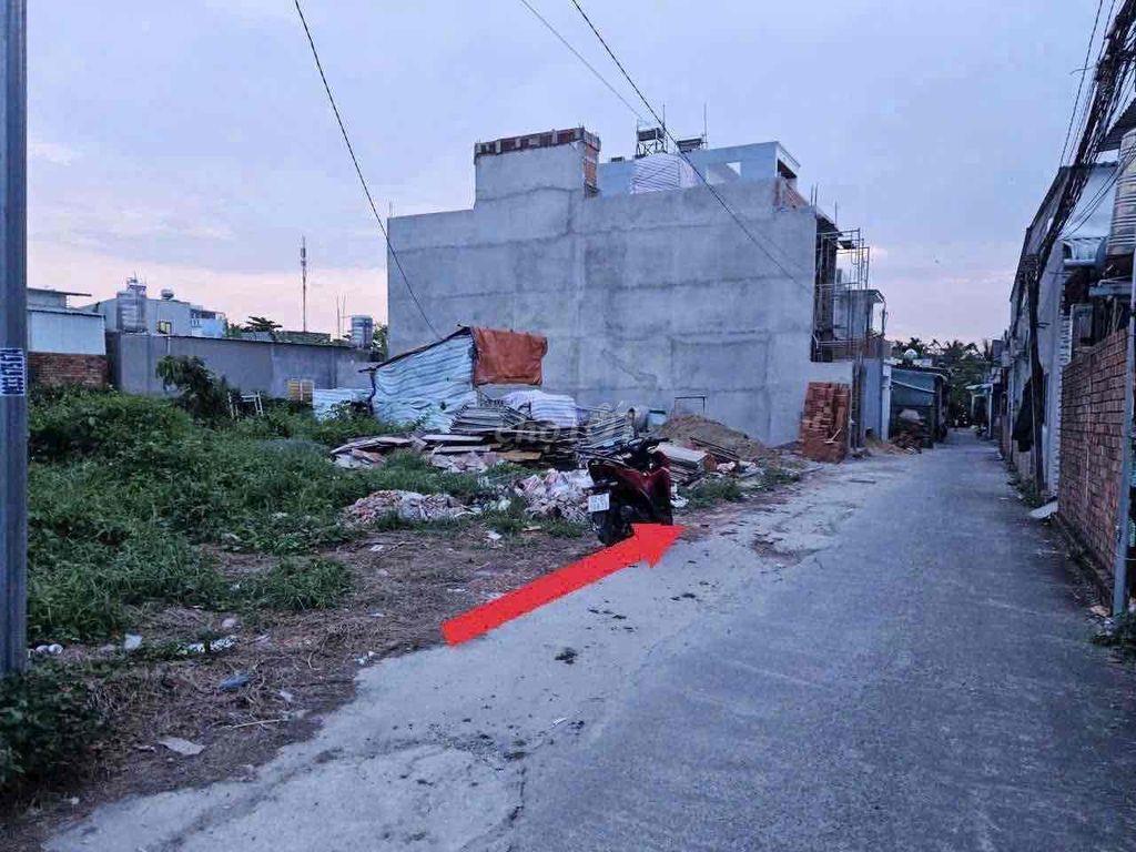 đất ngay gần chợ bình nhâm . 4x20m