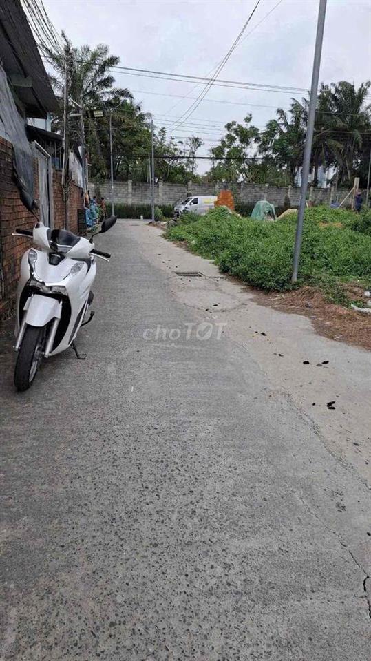 đất ngay gần chợ bình nhâm . 4x20m