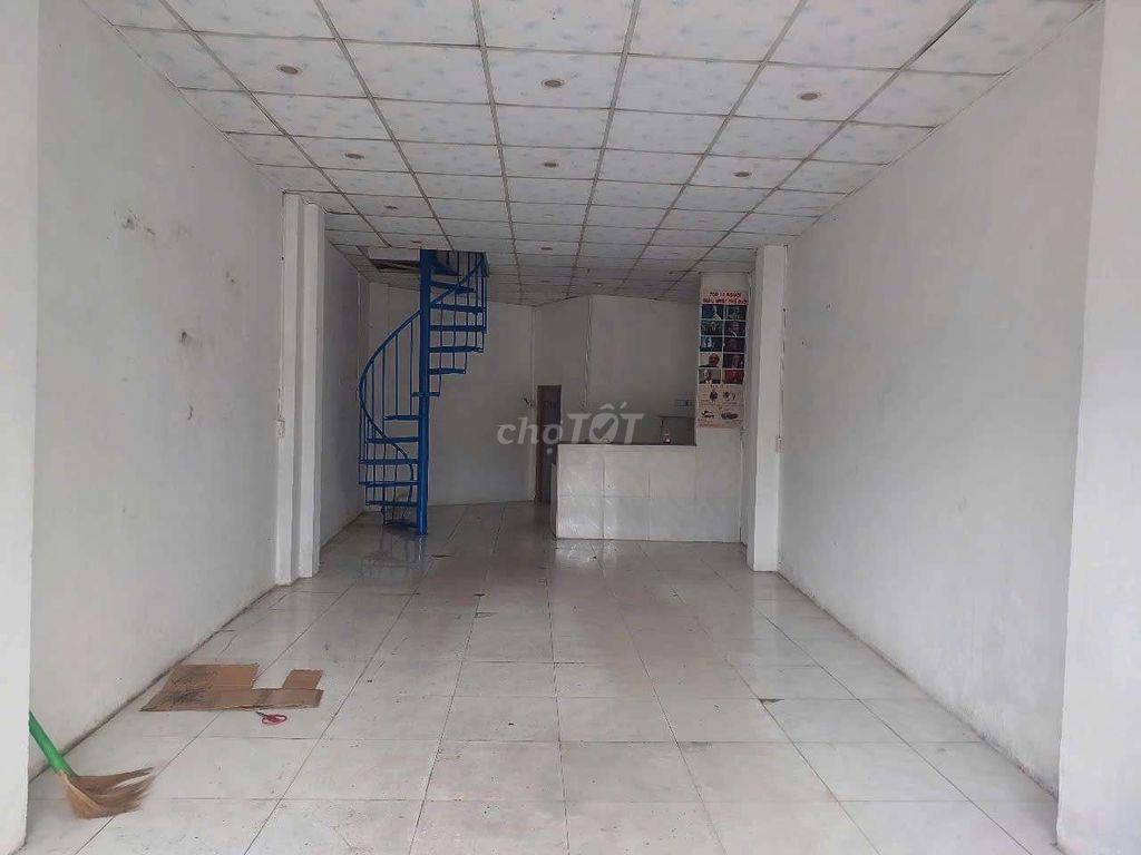 cần bán gâp nhà mặt tiền DT 746