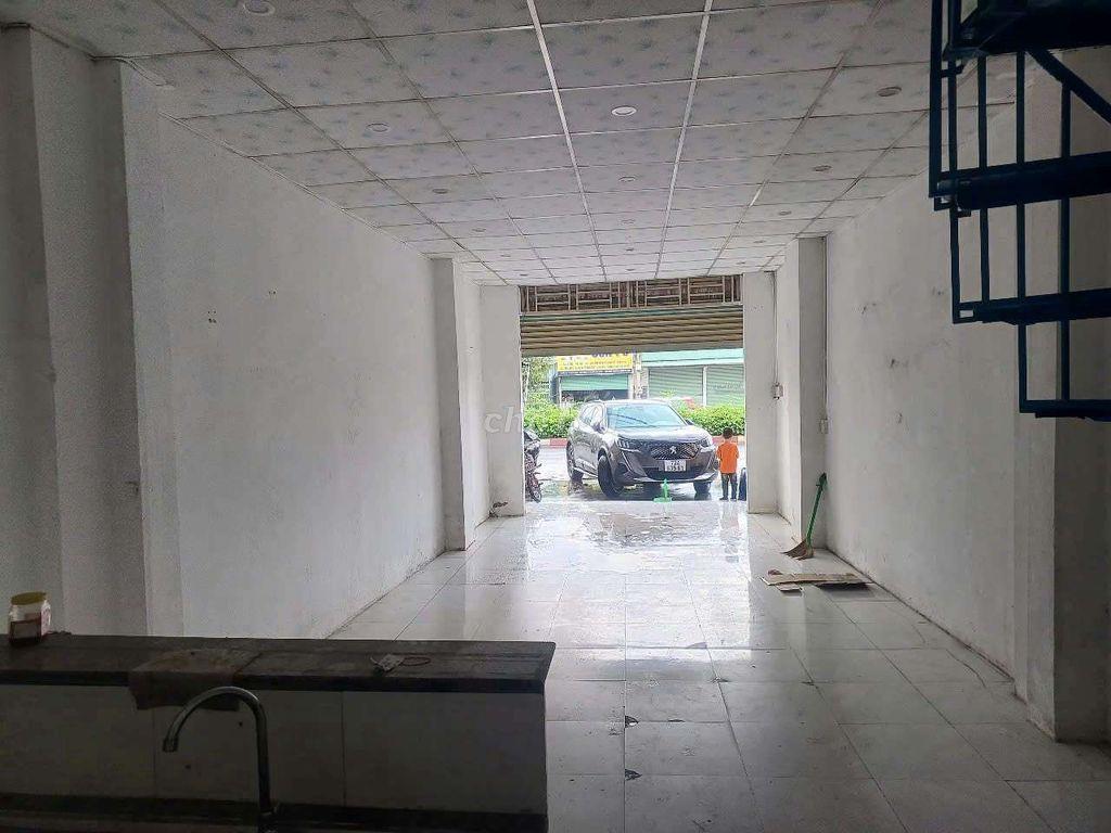cần bán gâp nhà mặt tiền DT 746