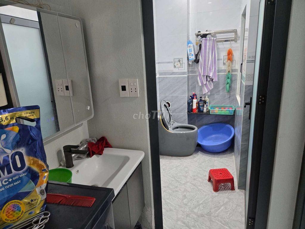 nhà chính chủ cần bán gấp sổ sẵn công trứng ngay