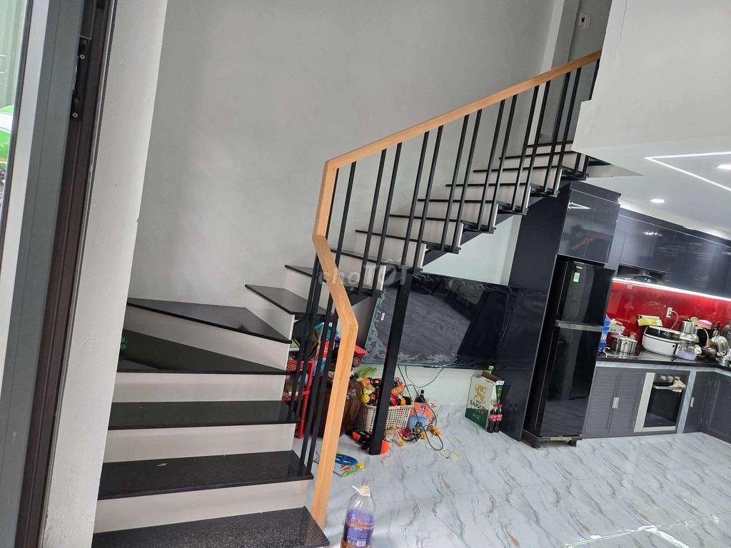 nhà chính chủ cần bán gấp sổ sẵn công trứng ngay