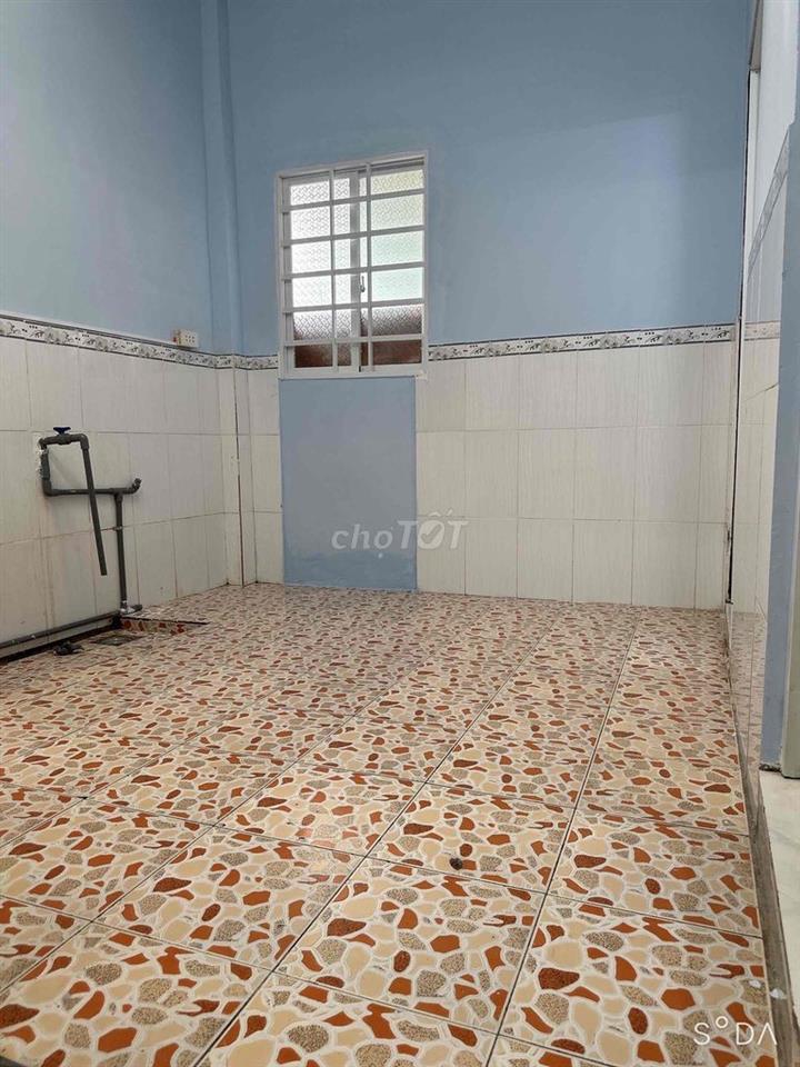 nhà cấp 4 diện tích lớn đường xe hơi đường trước nhà 7 m