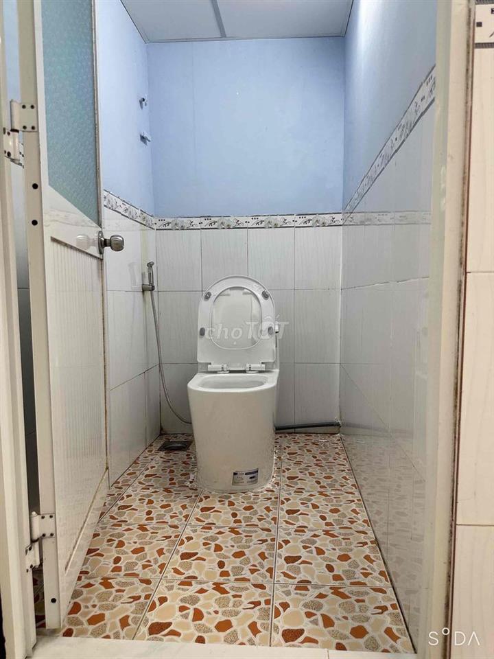 nhà cấp 4 diện tích lớn đường xe hơi đường trước nhà 7 m