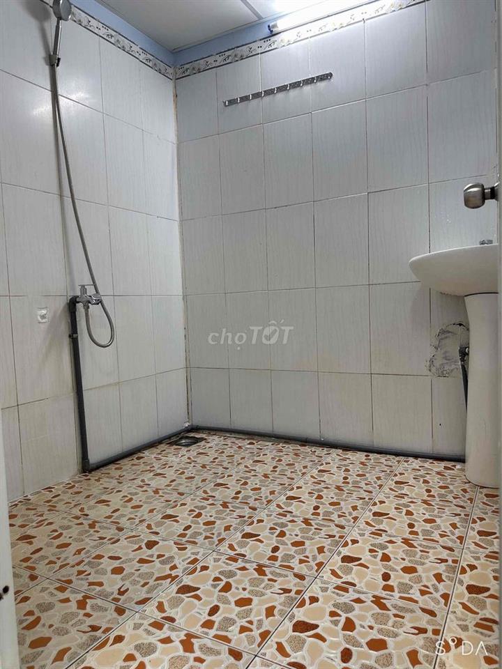 nhà cấp 4 diện tích lớn đường xe hơi đường trước nhà 7 m