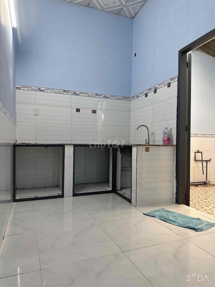 nhà cấp 4 diện tích lớn đường xe hơi đường trước nhà 7 m
