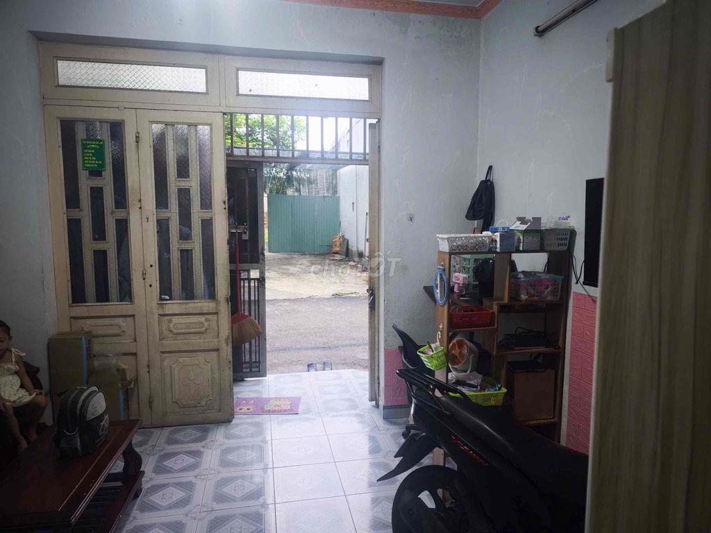 Em chính chủ cần bán nhà Dĩ An, hẻm xe hơi