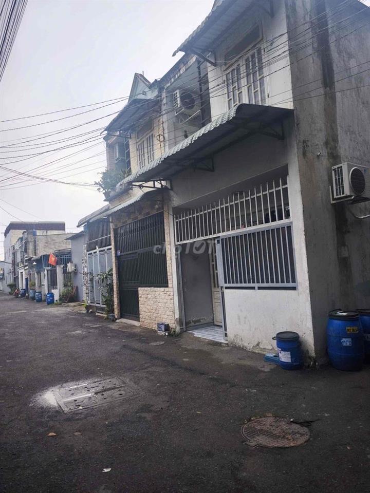 Em chính chủ cần bán nhà Dĩ An, hẻm xe hơi