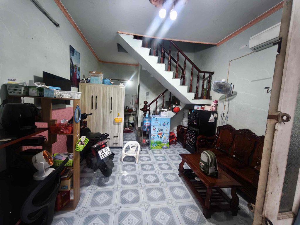 Em chính chủ cần bán nhà Dĩ An, hẻm xe hơi
