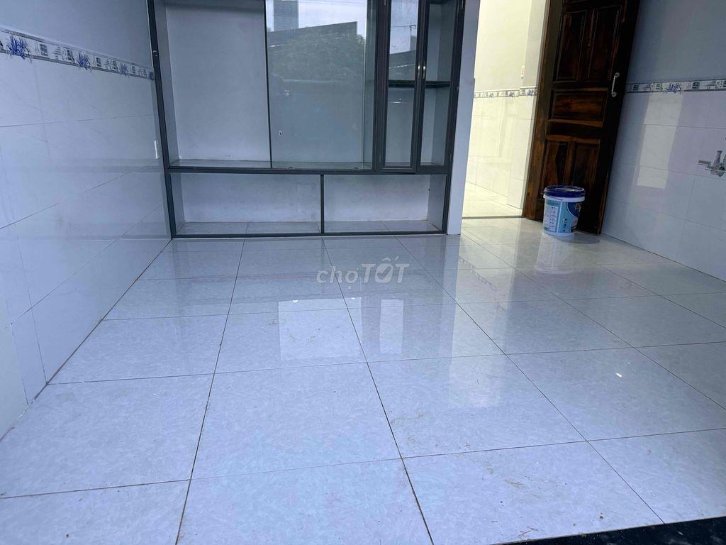 nhà 1tr 1 lầu sân để được 2 xe hơi
