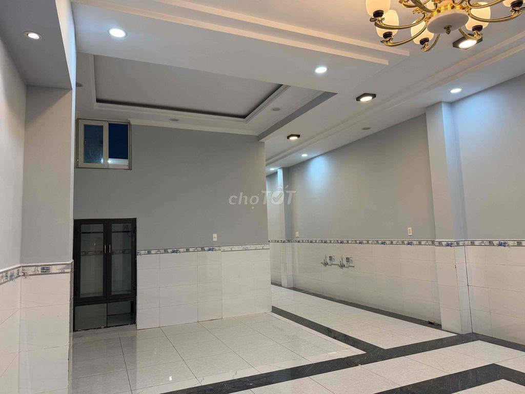 nhà 1tr 1 lầu sân để được 2 xe hơi