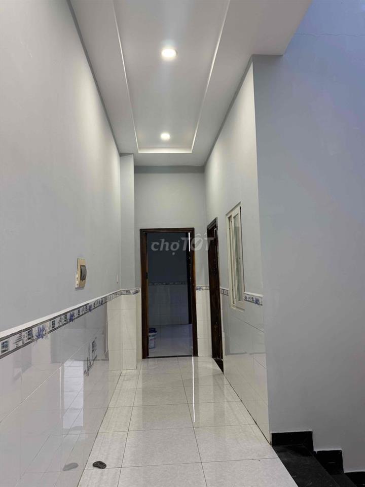 nhà 1tr 1 lầu sân để được 2 xe hơi