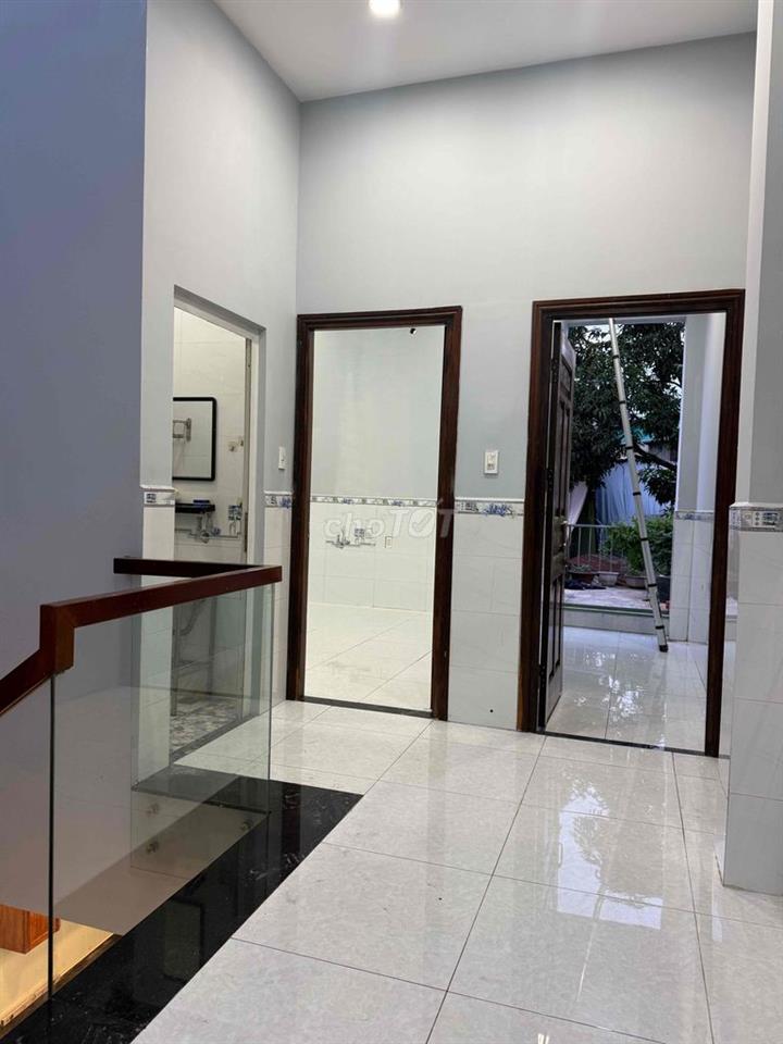 nhà 1trệt 1 lầu