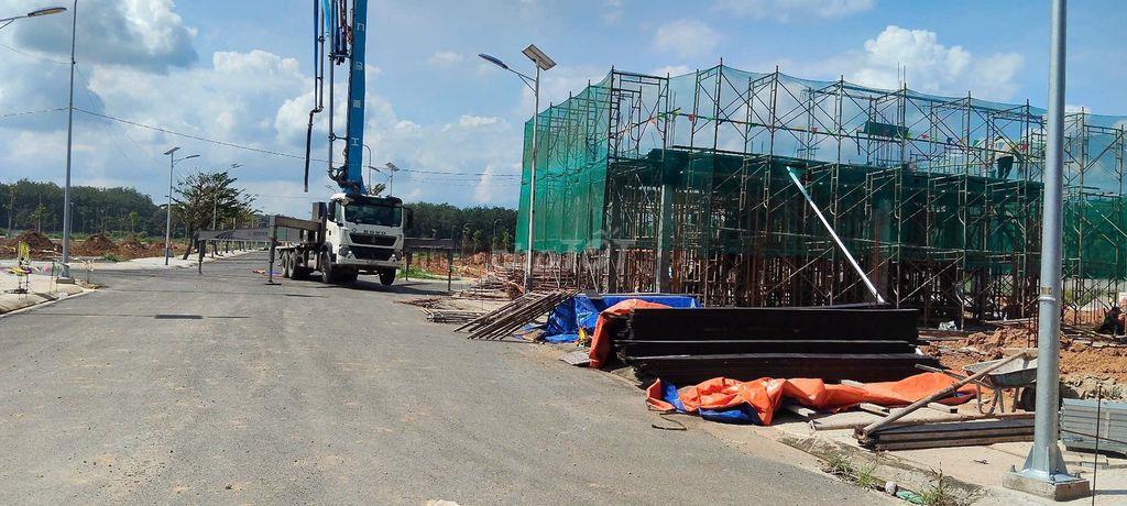 Bán nhà ở Vsip2 1  trệt 2 lầu - shr - hỗ trợ vay