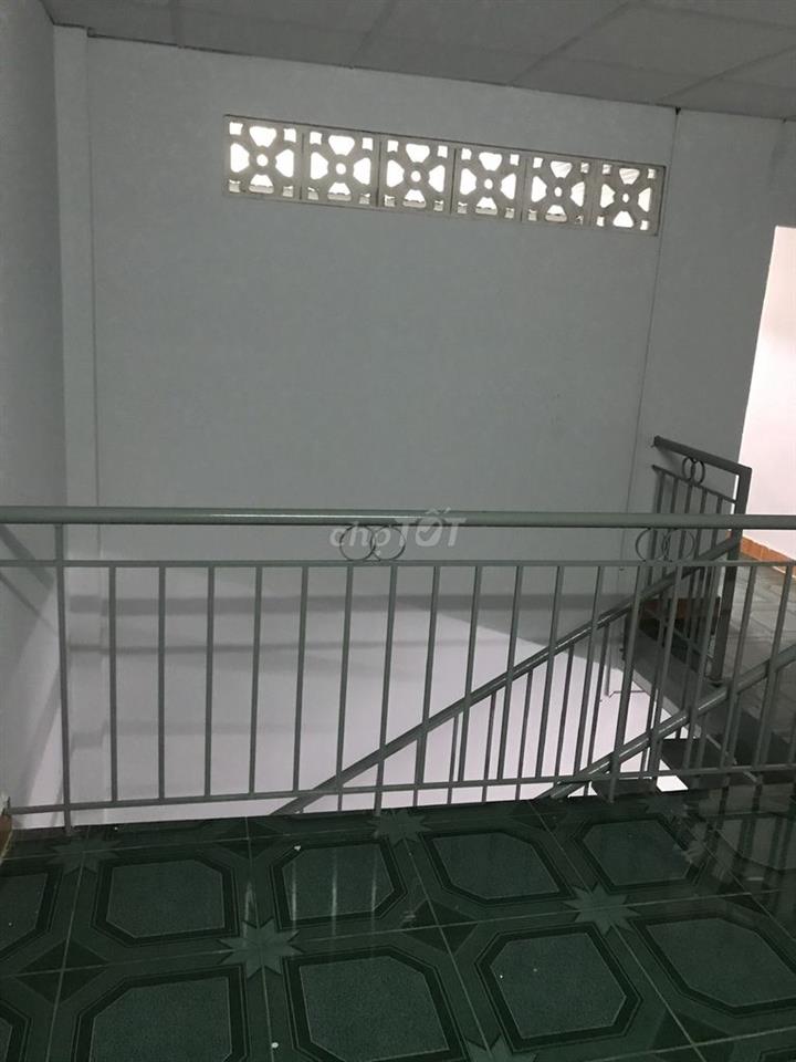 Bán nhà cấp 4, có gác lưng, hẻm ba gác, gần bệnh viện quận thủ đức