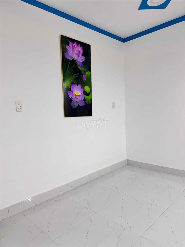Bán nhà SC gác lửng nhà mới thổ cư 100% dt 4×14 nhà gồm 2pn 2wc sân xe