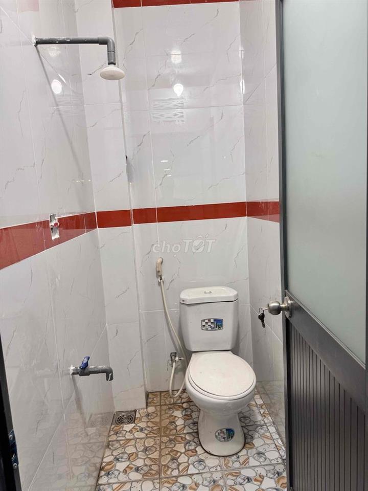 Bán nhà SC gác lửng nhà mới thổ cư 100% dt 4×14 nhà gồm 2pn 2wc sân xe