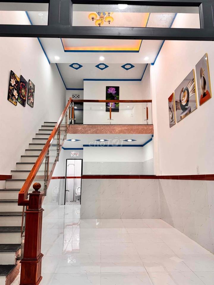Bán nhà SC gác lửng nhà mới thổ cư 100% dt 4×14 nhà gồm 2pn 2wc sân xe