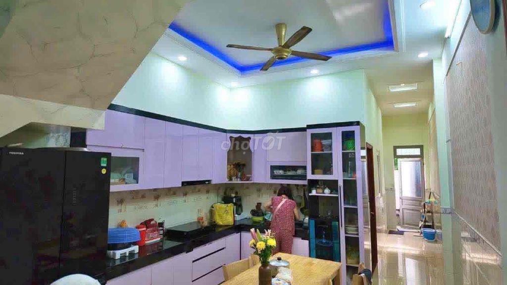 Chính chu chuyển chổ ở cần bán nhà ở Chợ Đông Hoà, sát Uỷ Ban Đông Hoà