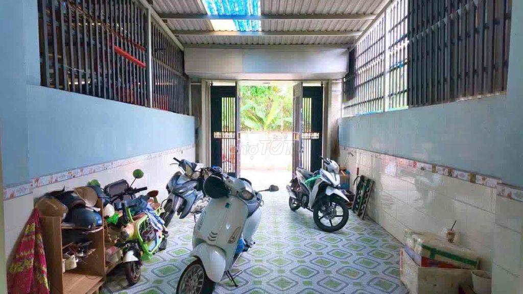 Chính chu chuyển chổ ở cần bán nhà ở Chợ Đông Hoà, sát Uỷ Ban Đông Hoà