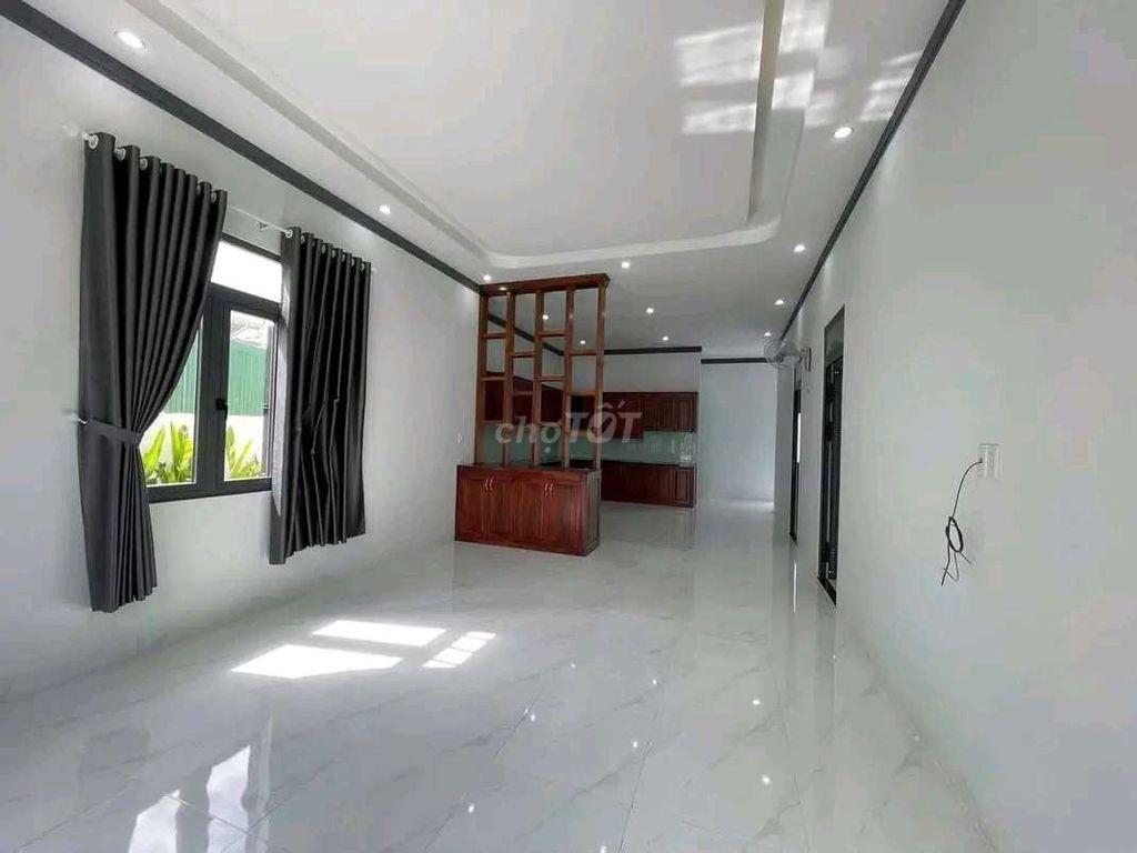 Chủ kẹt tiền muốn bán nhanh căn nhà và mảnh vườn hơn 500m2