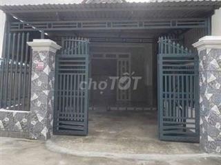 cần bán căn nhà mái thái thoáng mát rộng rãi