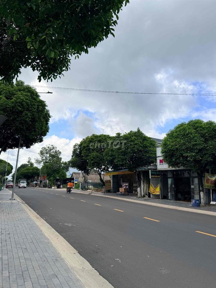 BIỆT THỰ VƯỜN 455m2 Mặt Tiền gần chợ Bến Cát vài bước đi bộ