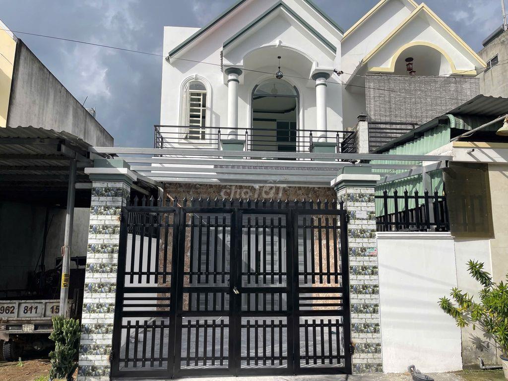 cần bán 2 căn nhà, cạnh chợ Bến Lớn giáp KDL Đại Nam  . Giá 1750