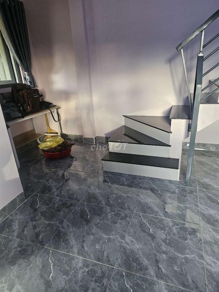 cần tiền bán gấp căn nhà gác lửng tổng diện tích 100m2 gồm 2 phòng ngủ