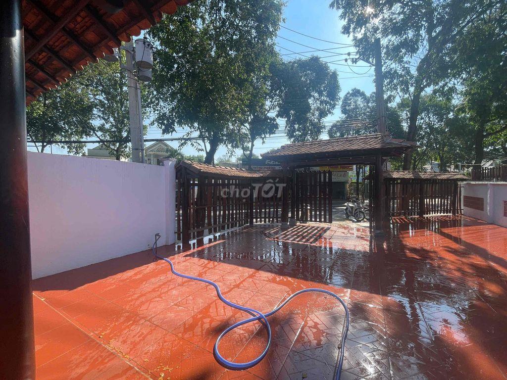 chính chủ cần chuyển nhượng 1 miếng đất có nhà gỗ