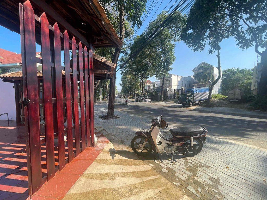 chính chủ cần chuyển nhượng 1 miếng đất có nhà gỗ