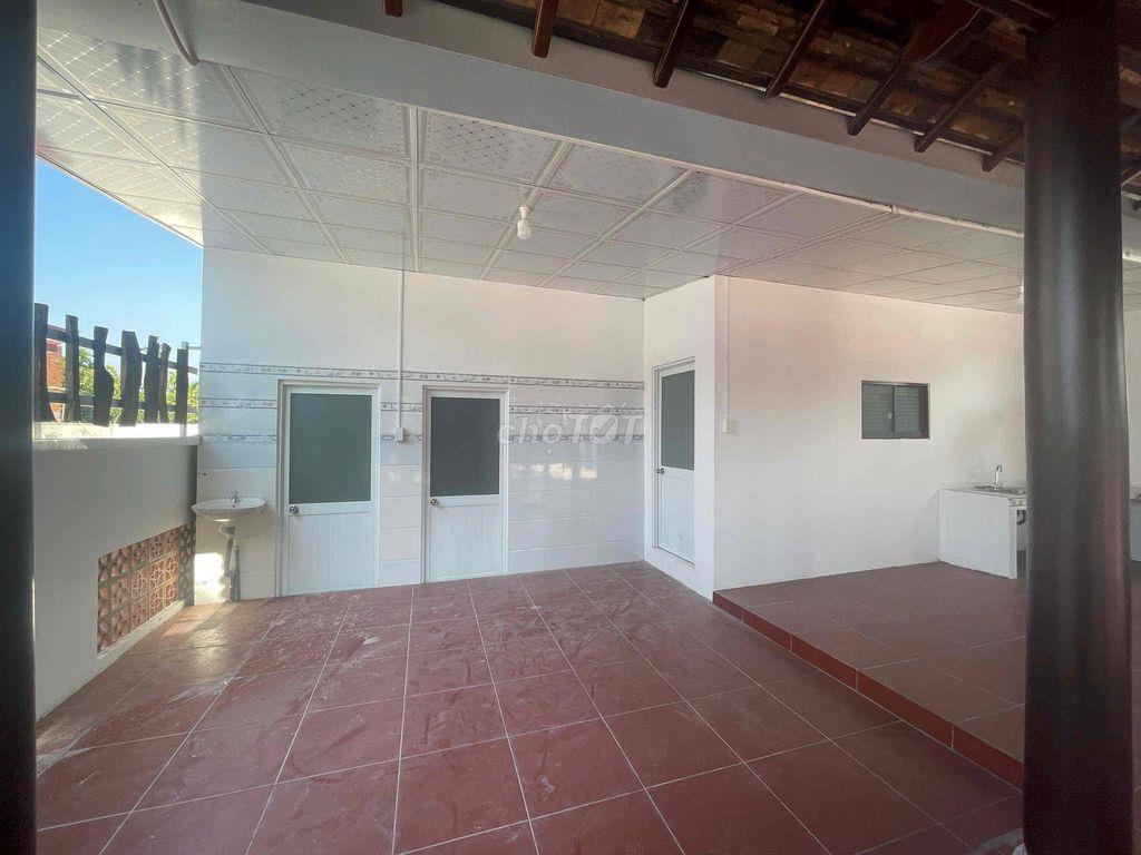 chính chủ cần chuyển nhượng 1 miếng đất có nhà gỗ
