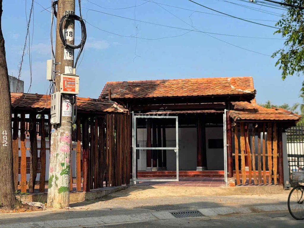 chính chủ cần chuyển nhượng 1 miếng đất có nhà gỗ