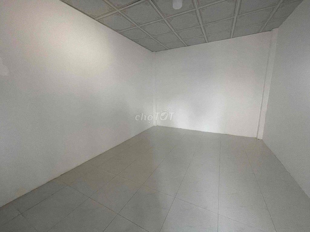 chính chủ cần chuyển nhượng 1 miếng đất có nhà gỗ